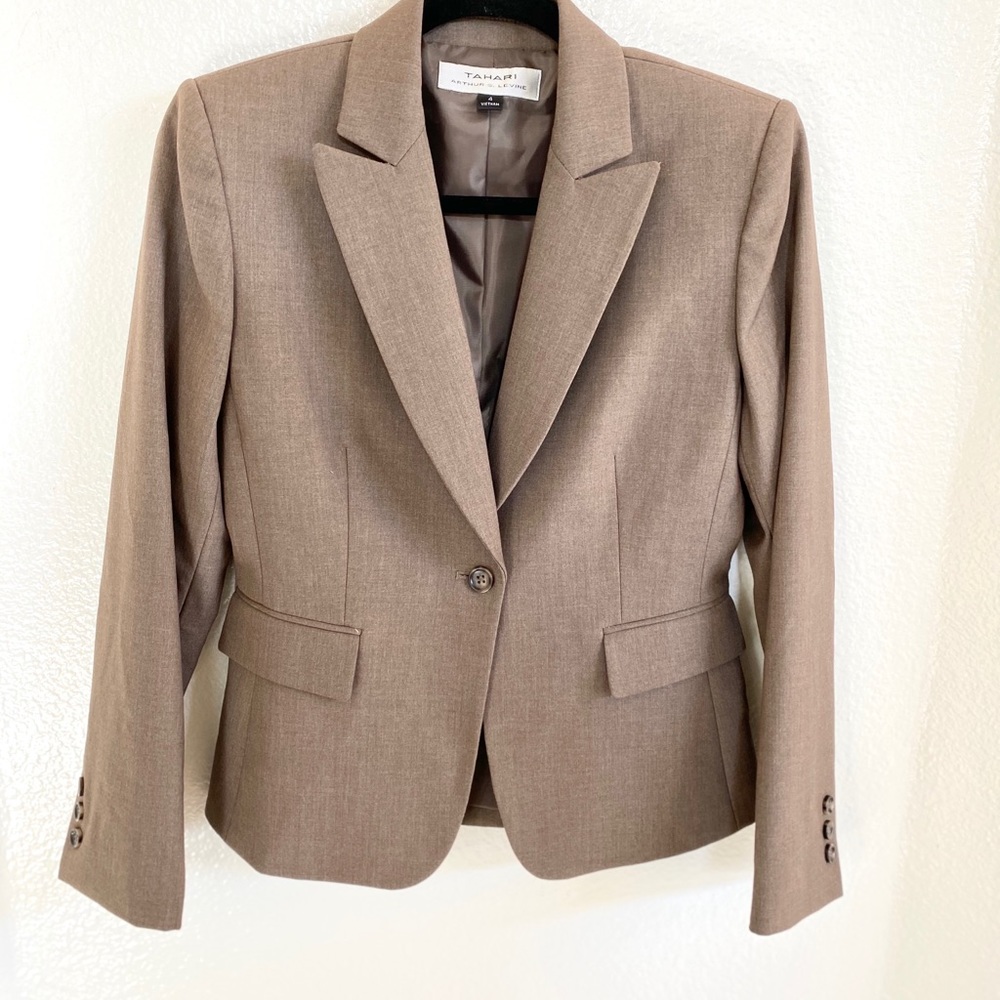 ⛩ Tahari Arthur S. Levine blazer